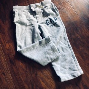 💙4 for $15💙 boys gap sweats
